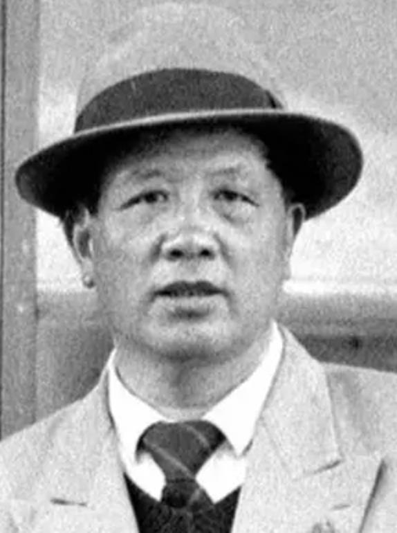 DƬ